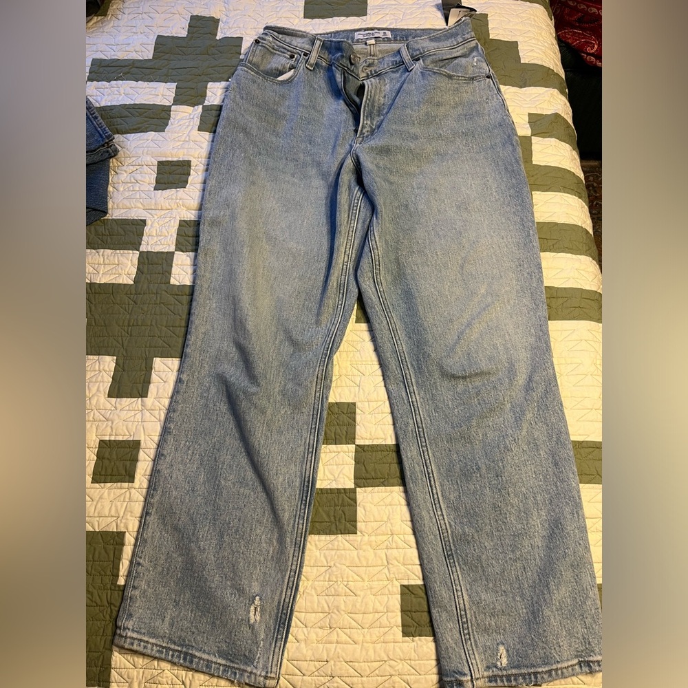 Abercrombie Ultra High Rise 90s Straight 30 Short